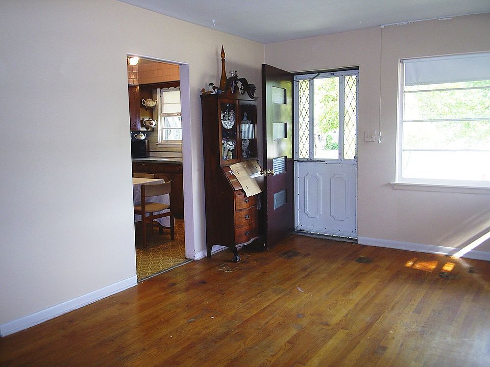 1st image of 536 Hyde Park Ave