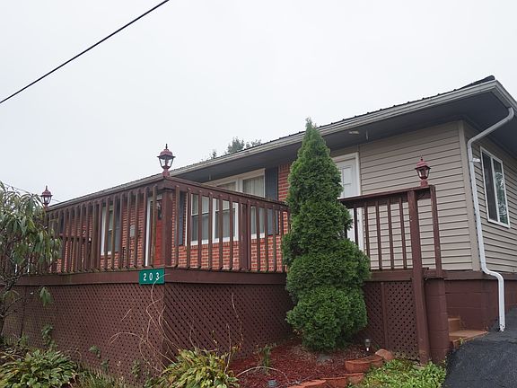 2nd image of 203 Elm St