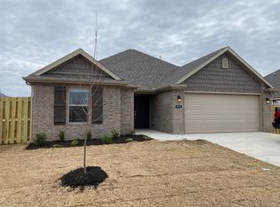 471 Willow Dr, Centerton, AR 72719