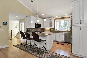 3rd image of 9 Dolphin Avenue