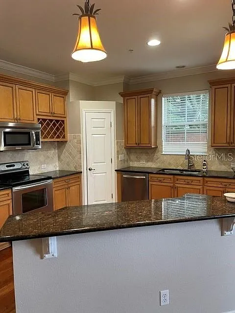 3 bed, 2.0 bath, 1855 sqft, $2,675 — Photo 3