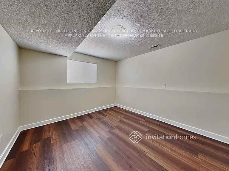 1290 Hans Brinker Ln — Photo 12