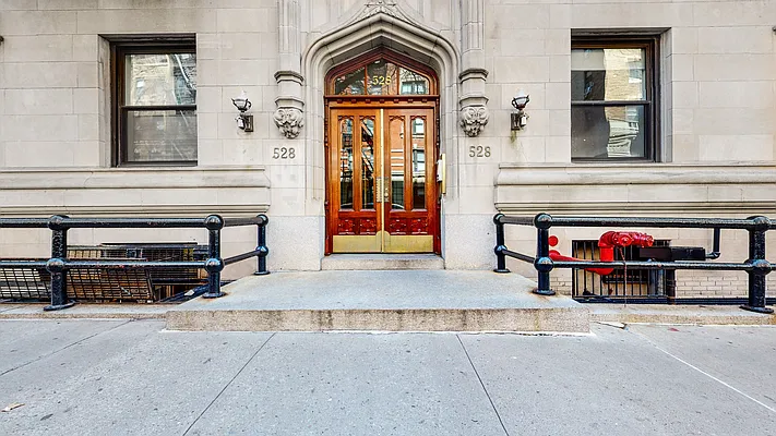 Rented by Charles Greenthal Property Sales | media 6