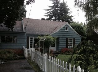 7031 NE Roselawn St, Portland, OR 97218
