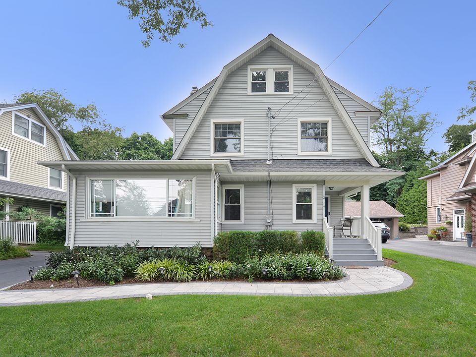 1st image of 214 Oak St