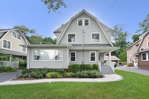 214 Oak St Photo 1