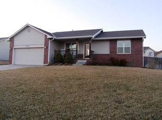2012 E Glen Hills Dr, Derby, KS 67037
