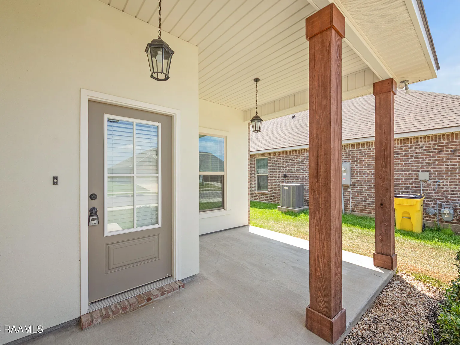 4 bed, 2.5 bath, 1738 sqft, $1,950 — Photo 2