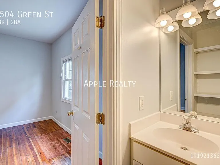 2504 Green St — Photo 6