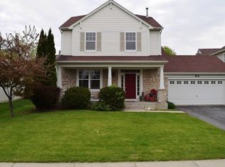 512 Horizon Dr W, Saint Charles, IL 60175