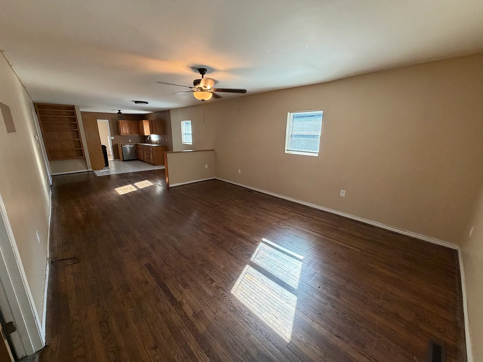 305 W Lindburg — Photo 2
