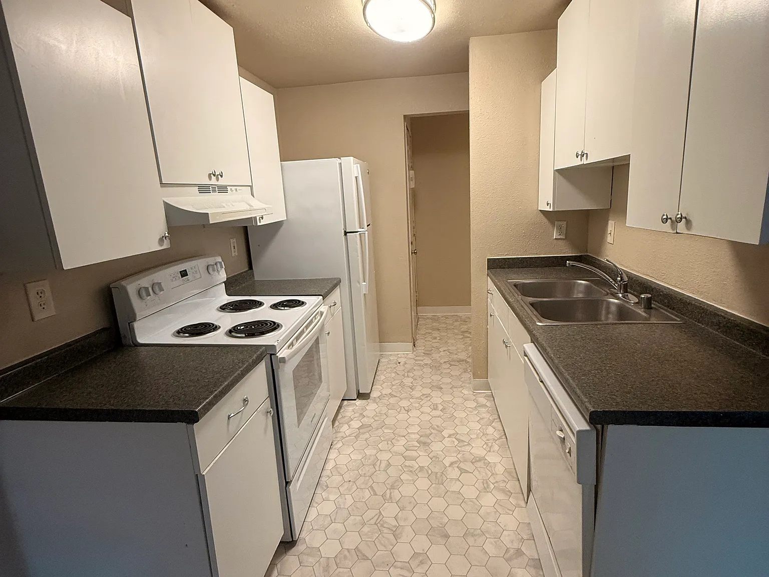 2 bed, 925 sqft, $1,650 — Photo 4