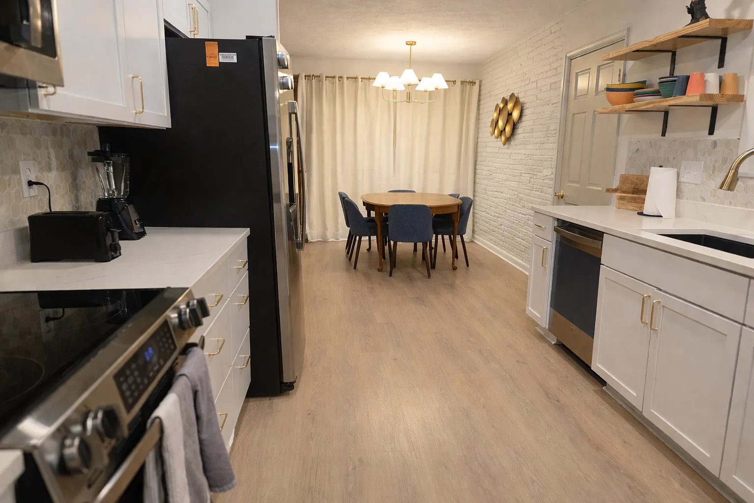 3 bed, 1250 sqft, $4,000 — Photo 4