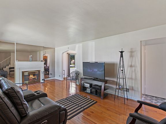 3rd image of 7559 S Hoyne Ave