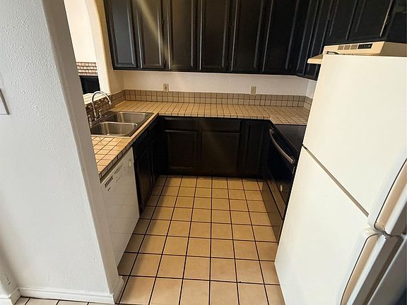 5th image of 2601 Alcott Ln APT B