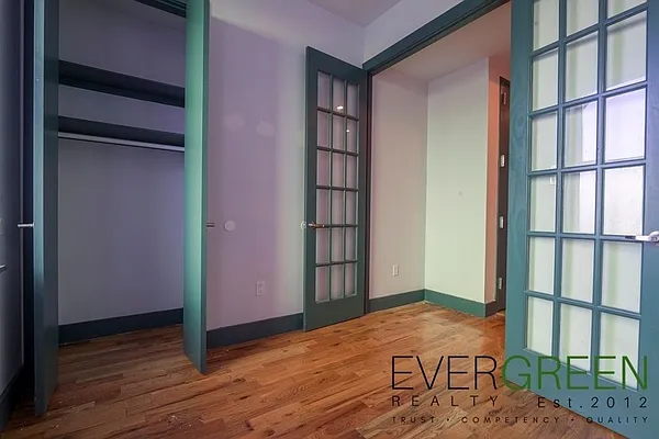 Rented by Evergreen Apartments BK | media 44