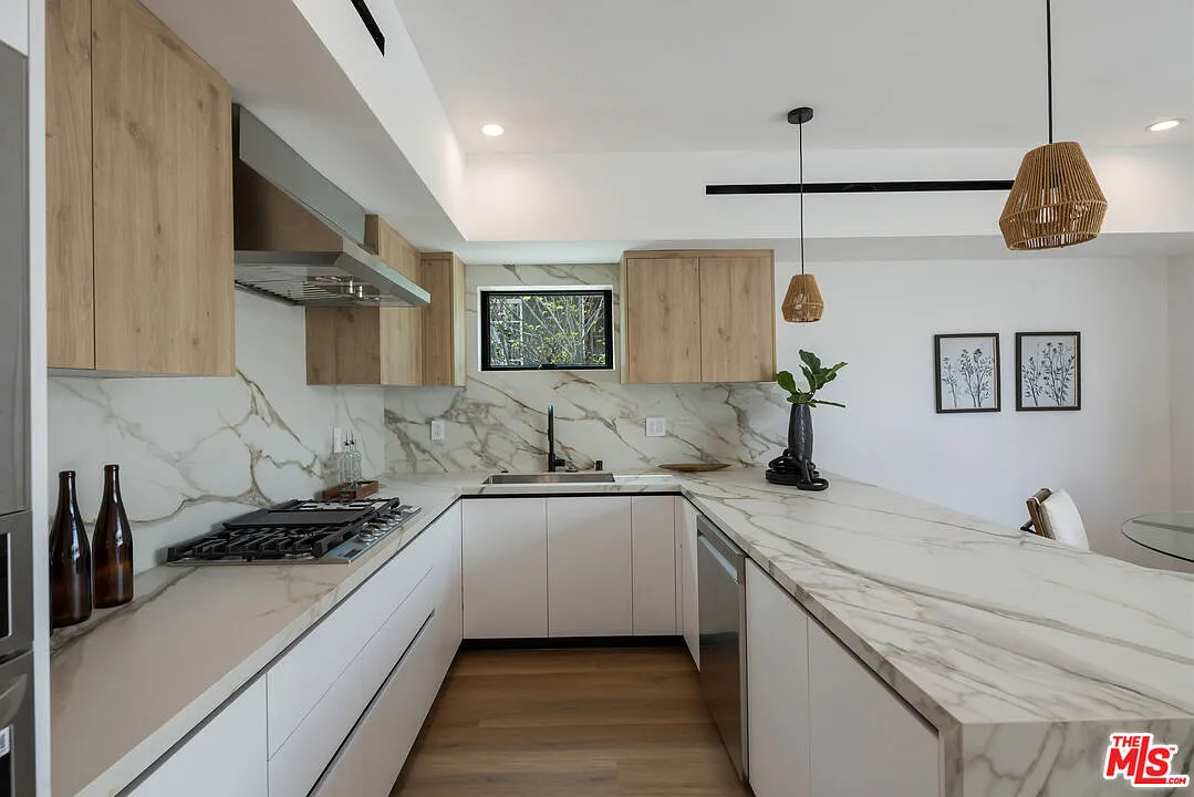 4 bed, 4.5 bath, 2651 sqft, $8,000 — Photo 4