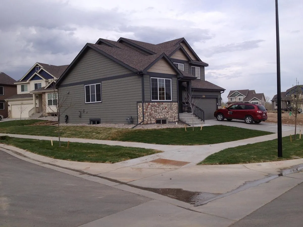 3 bed, 2.5 bath, 1888 sqft, $2,350 — Photo 2