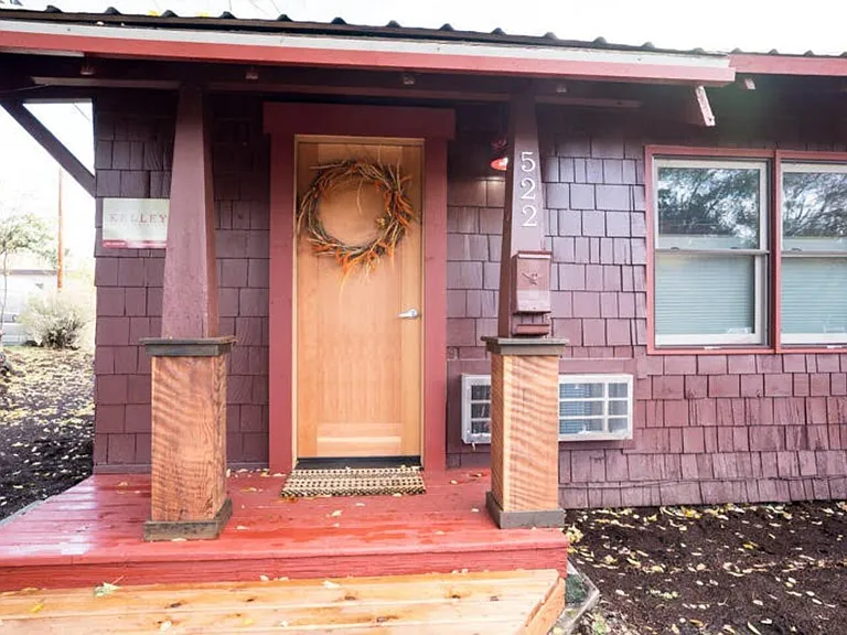 518 NW Hill St — Photo 8