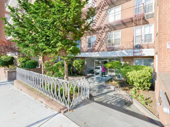 67-50 Thornton Place #4S, Forest Hills, NY 11375