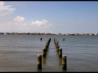 9908 Airway Ln, Galveston, TX 77554