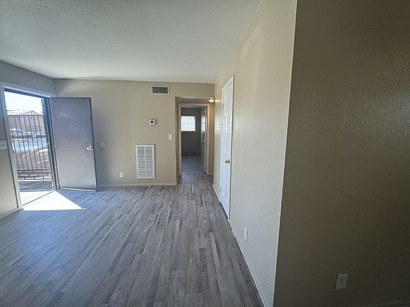 4th image of 4360 Twin View Cir APT 1