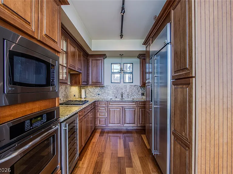 360 E Desert Inn Rd #1008 — Photo 4