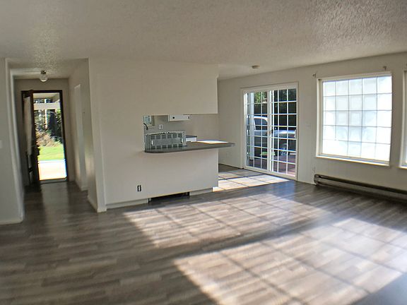 5th image of 611 Duck Lake Dr SE