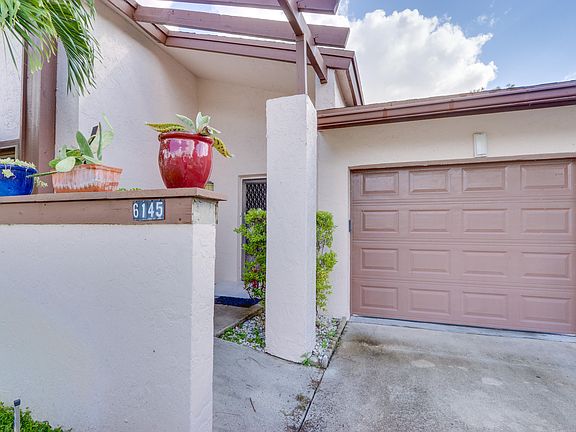 3rd image of 6145 Elsinore Cir