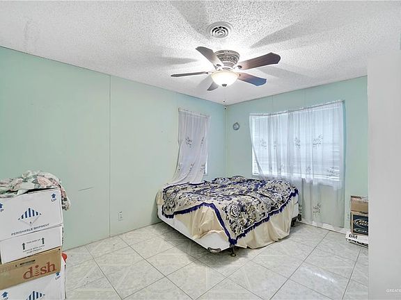 4th image of 831 E Fannin Ave
