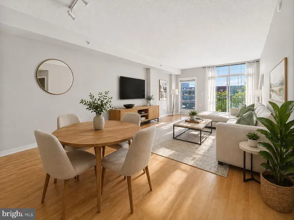 1111 25th St NW APT 819, Washington, DC 20037