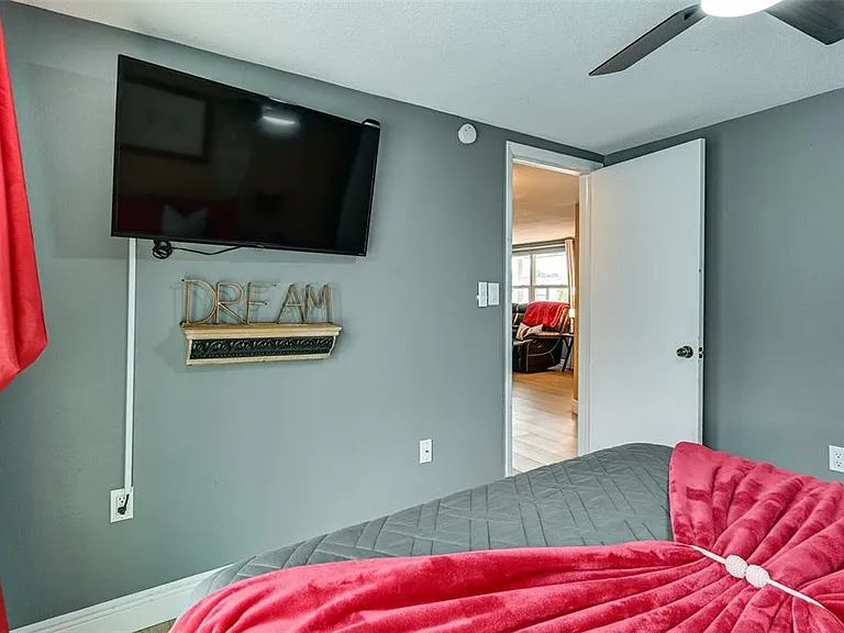 9746 Lake Chrise Ln — Photo 14