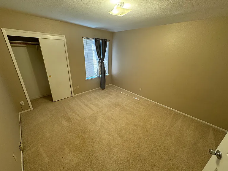 8357 N Barton Ave — Photo 10