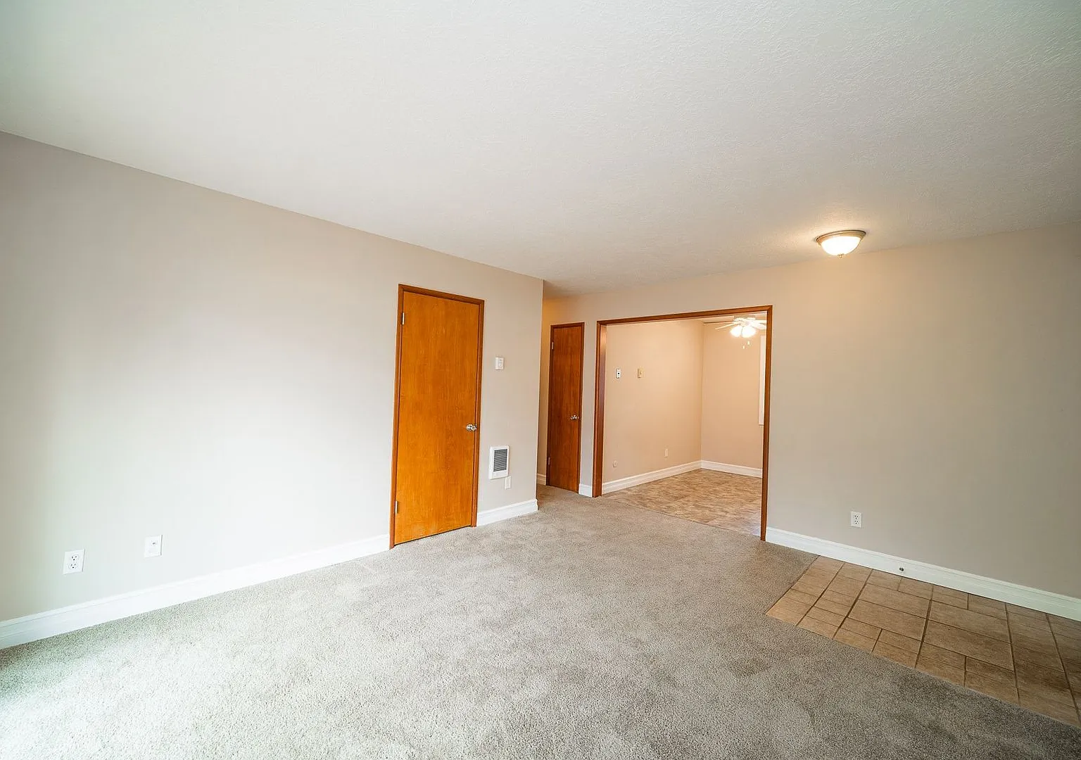 West Linn Community! Enjoy Off-Street Parking, Private Patios or Decks, & Shared Greenspace! — Photo 2