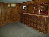 Large rec room w/bar