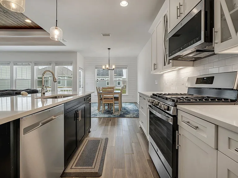251 Bienville Pl — Photo 16