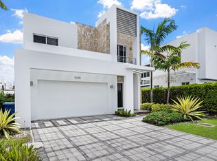 10330 NW 68th St, Doral, FL 33178