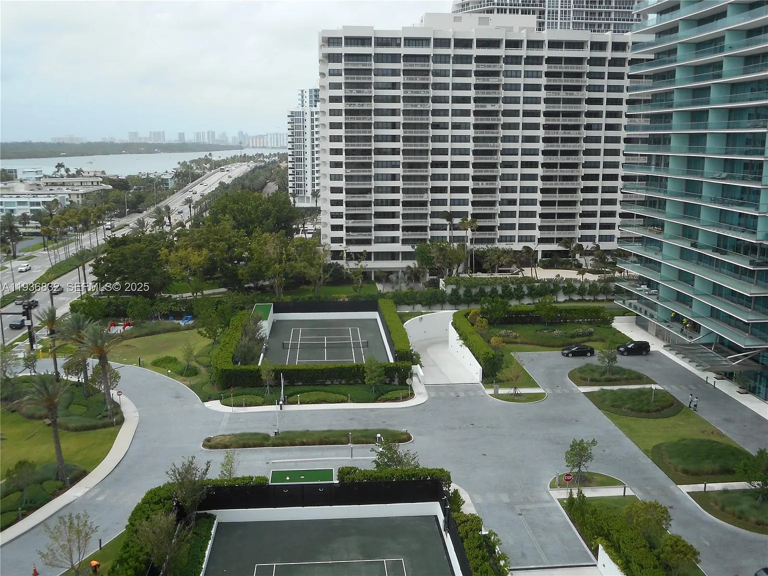 The Plaza Of Bal Harbour — Photo 2
