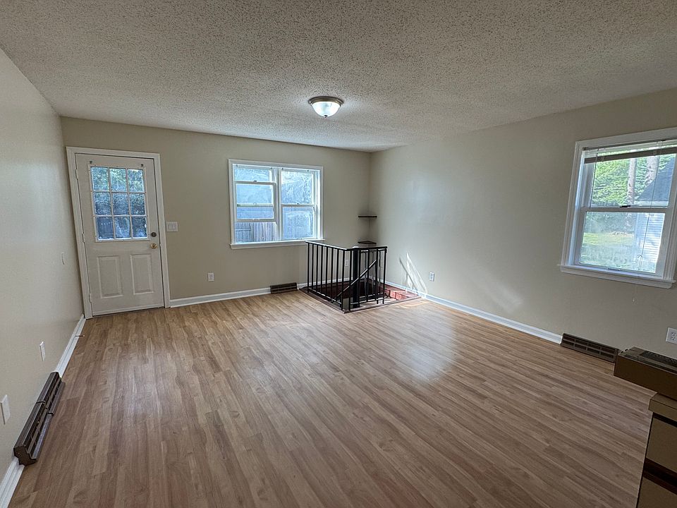 1st image of 19-21 Wedgewood Cir #19-21