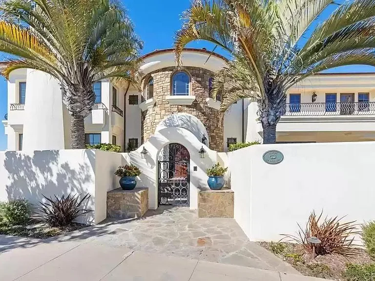 555 Ocean Blvd — Photo 4