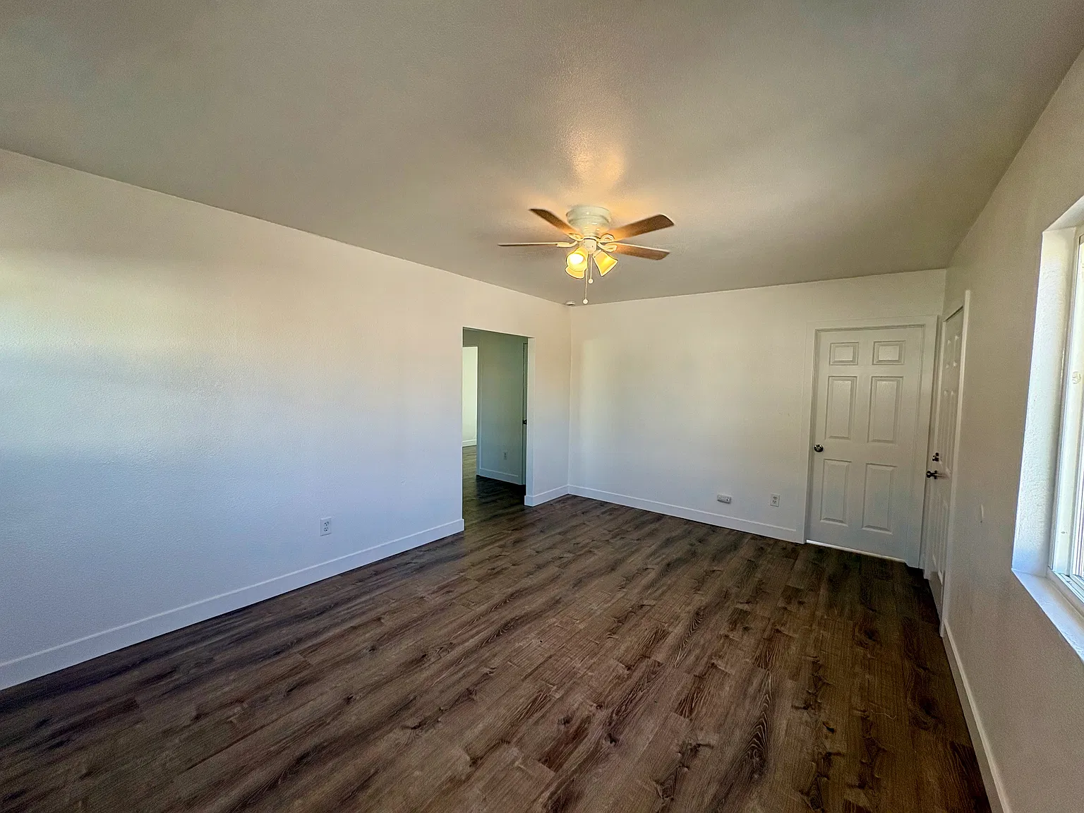 2 bed, 870 sqft, $2,145 — Photo 2