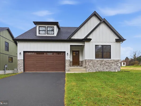 1035 Putnam St, Harpers Ferry, WV 25425