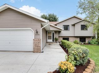 1033 Primrose Ln, Shakopee, MN 55379