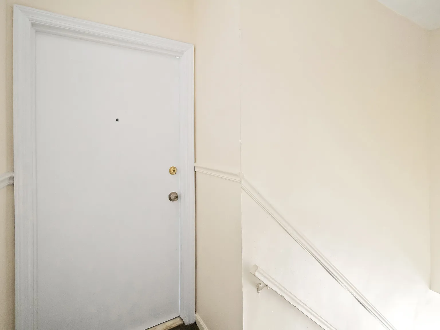 Spacious 2-bedroom apartment in the heart of Elizabethport. — Photo 3