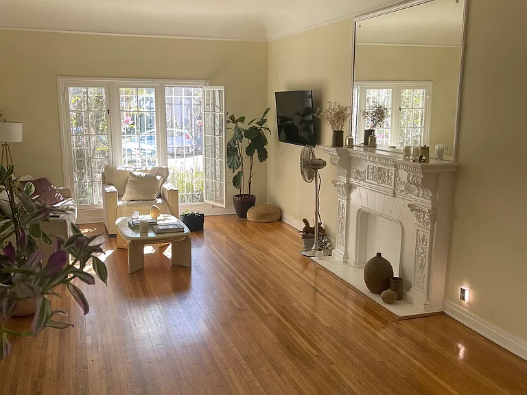 6421 W 6th St — Photo 3