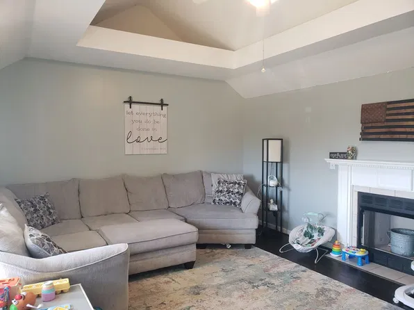 1928 Roscoe Dr, Clarksville, TN 37042