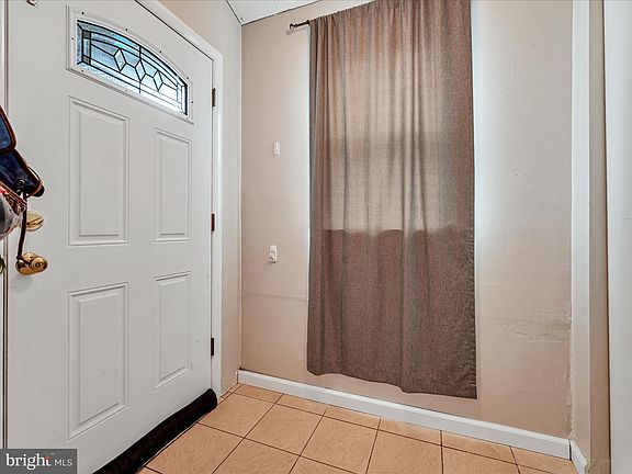 4th image of 539 Creekside Ln