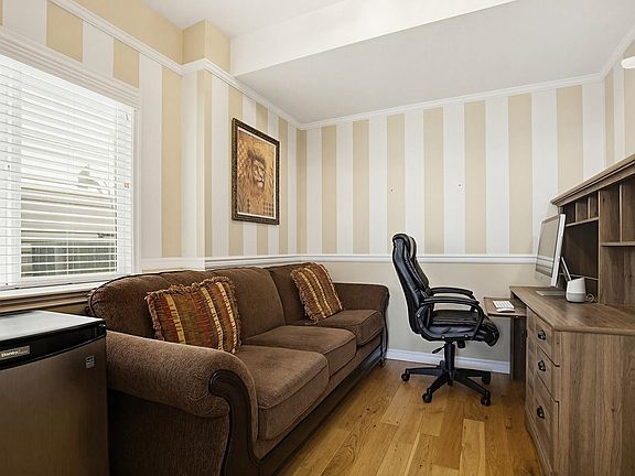4th image of 46082 Bridle Ridge Cres