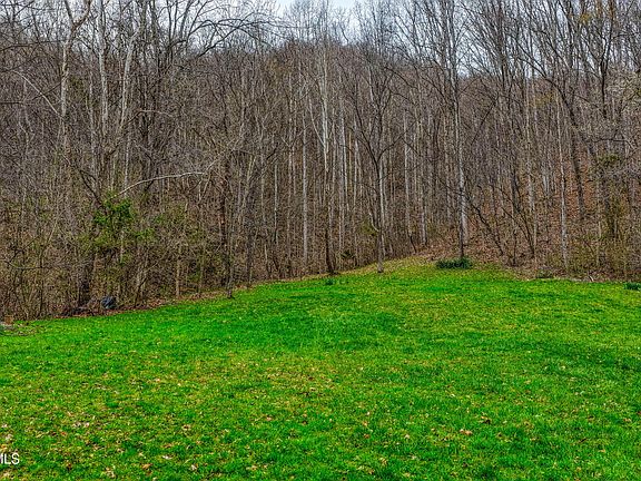 3rd image of 1795 Bear Hollow Rd
