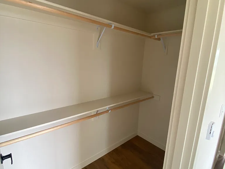 330 Lithia Ave — Photo 15